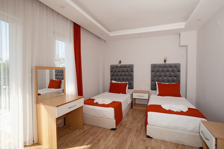 Room 15 of 25
