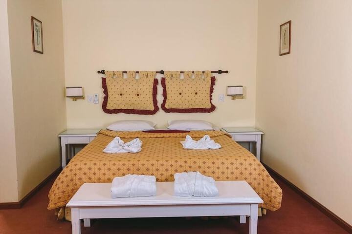 Room 6 of 127