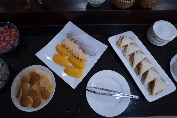 Breakfast/Coffee Service 28 of 34