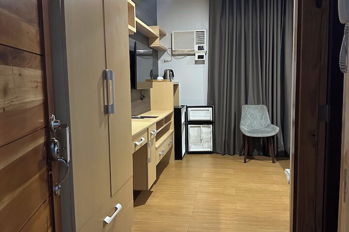 Room 9 of 19