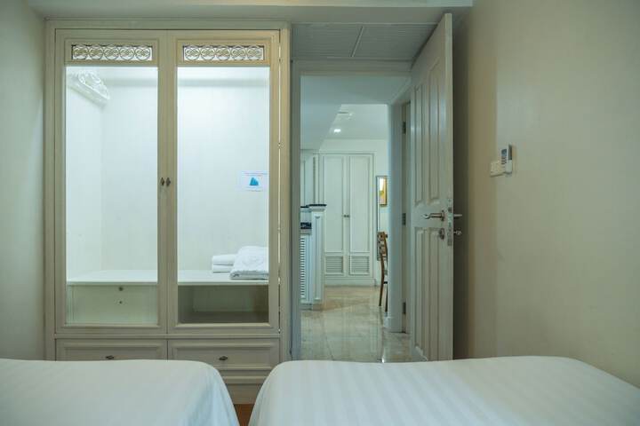 Room 20 of 142