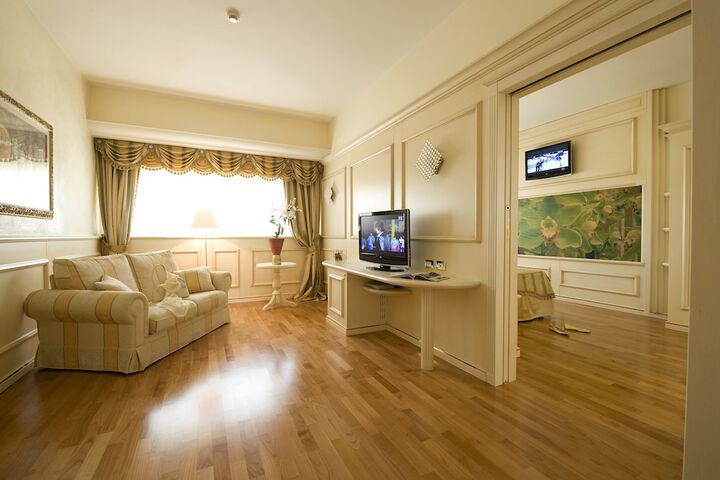 Room 2 of 32