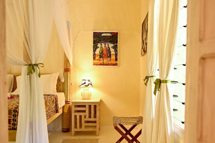 Room 18 of 195