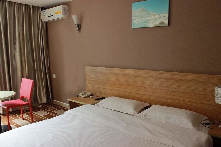 Room 9 of 90