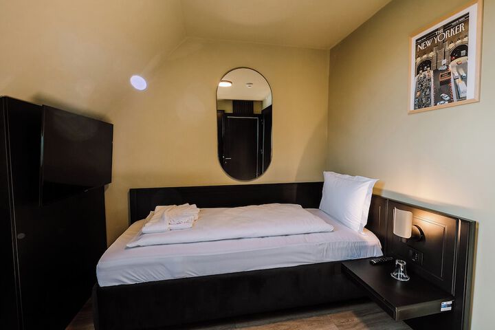 Room 15 of 37