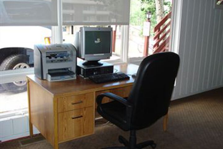 Business Center 2 of 5