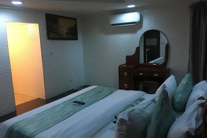 Room 10 of 22