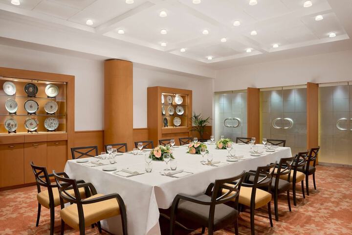 Dining 42 of 76