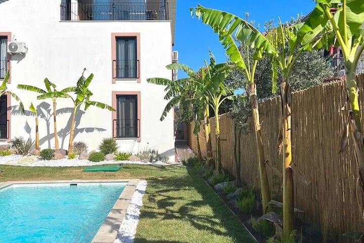 Pool 21 of 51