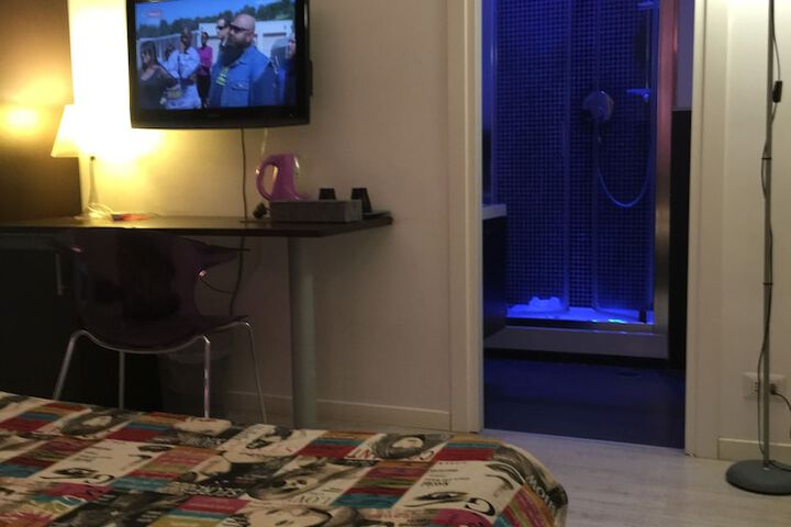 Room 9 of 63