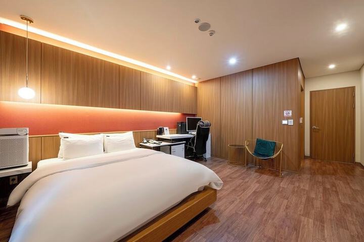 Room 3 of 29
