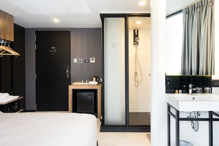 Room 14 of 65