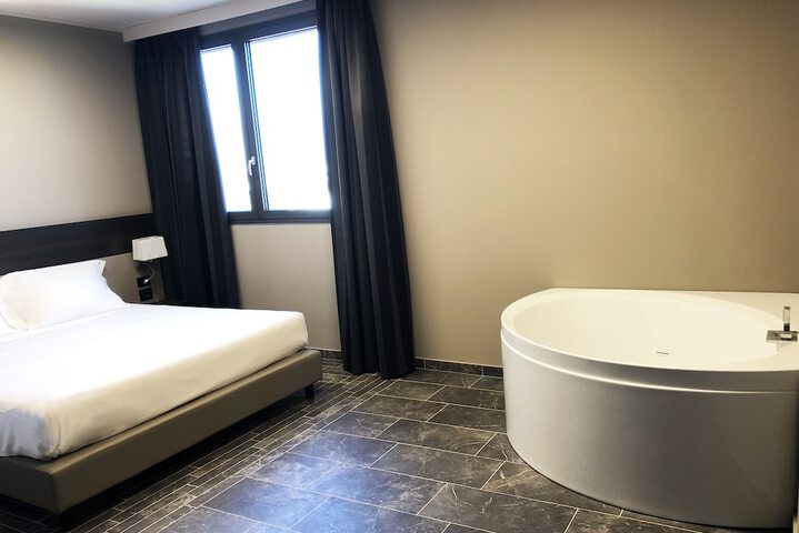 Room 10 of 40