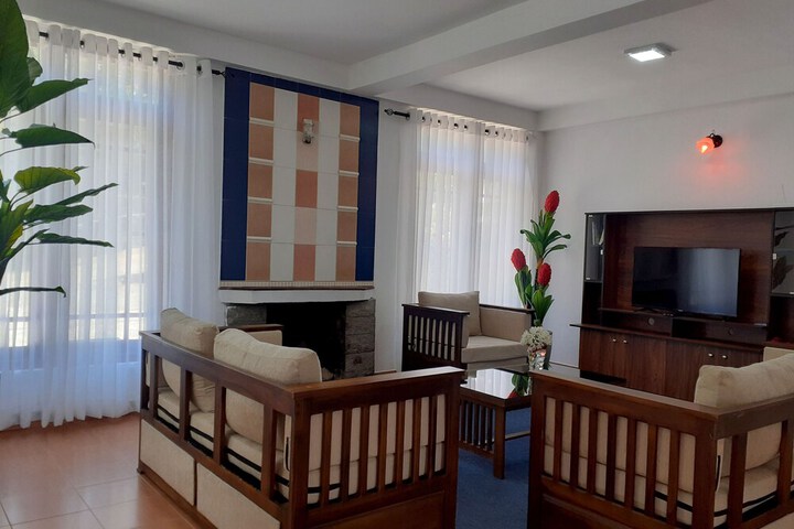 Room 10 of 16