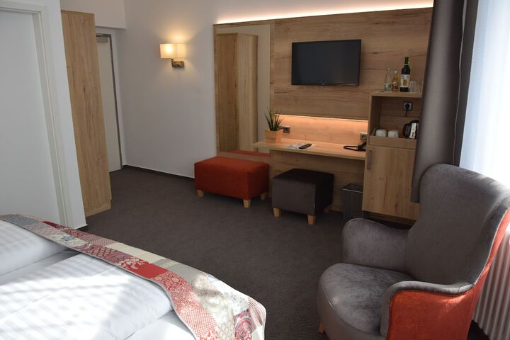 Room 9 of 28