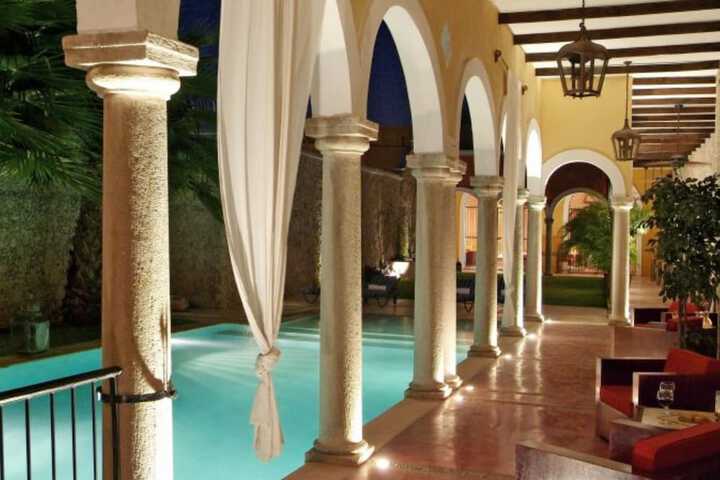 Hotel with Pool