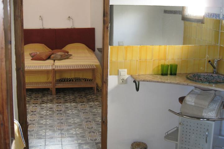 Room 16 of 27