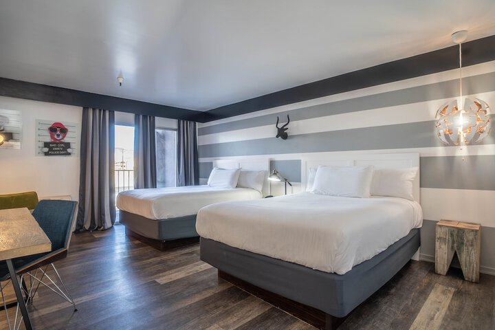 2 Queen Beds (15 of 17)