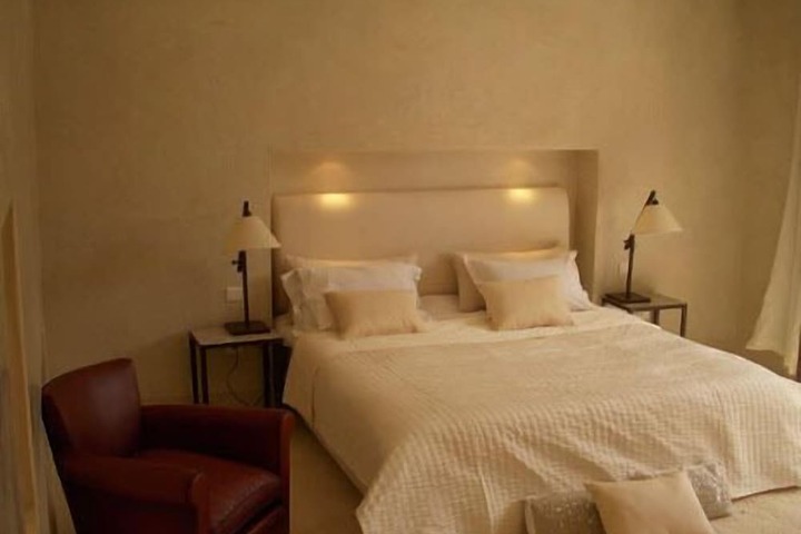Room 6 of 50