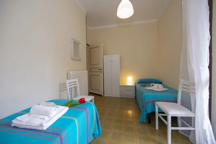 Room 6 of 20
