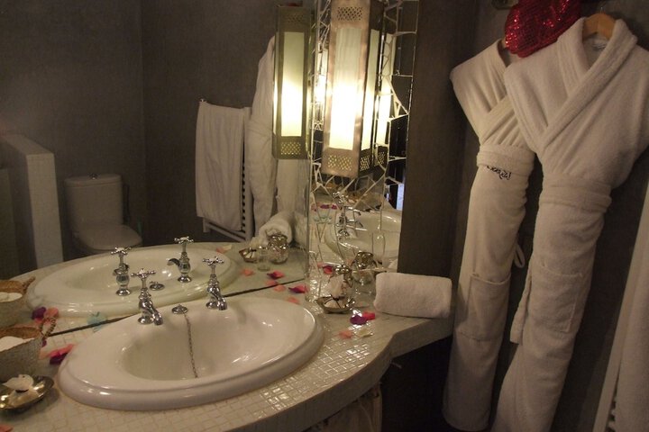 Room 17 of 40