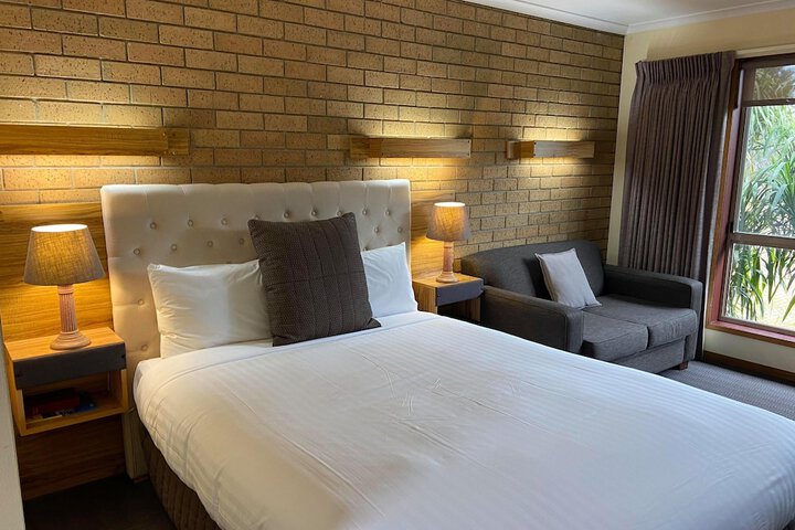 Room 12 of 83