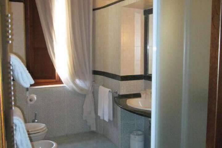 Room 13 of 29