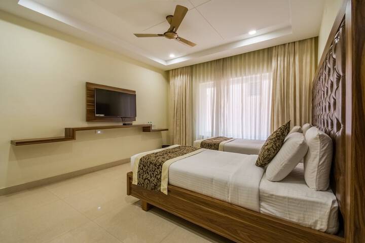 Room 12 of 32
