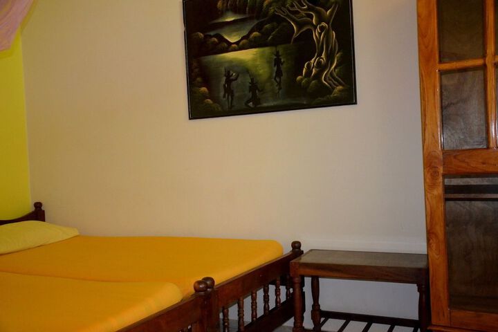 Room 4 of 76