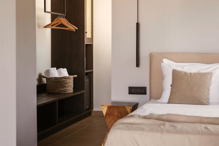 Room 26 of 221