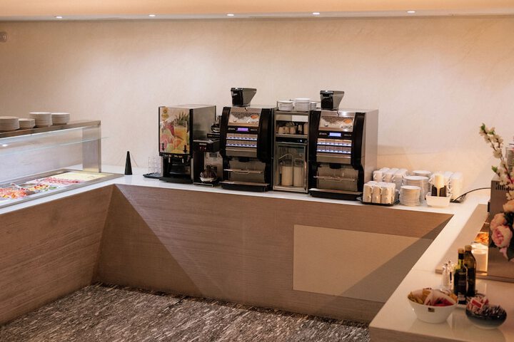 Breakfast/Coffee Service 80 of 110