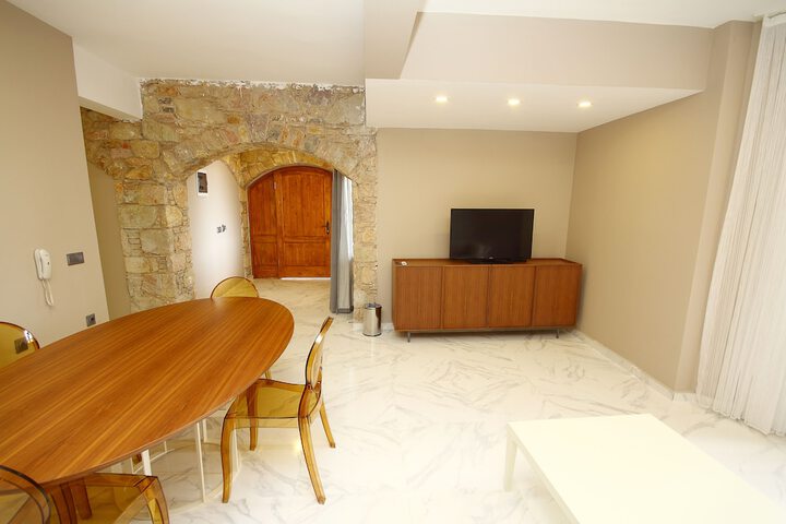 Room 5 of 88