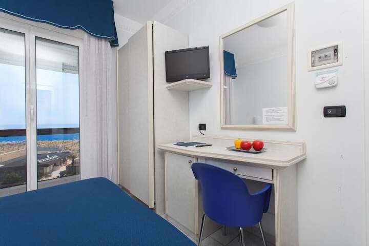 Room 8 of 31