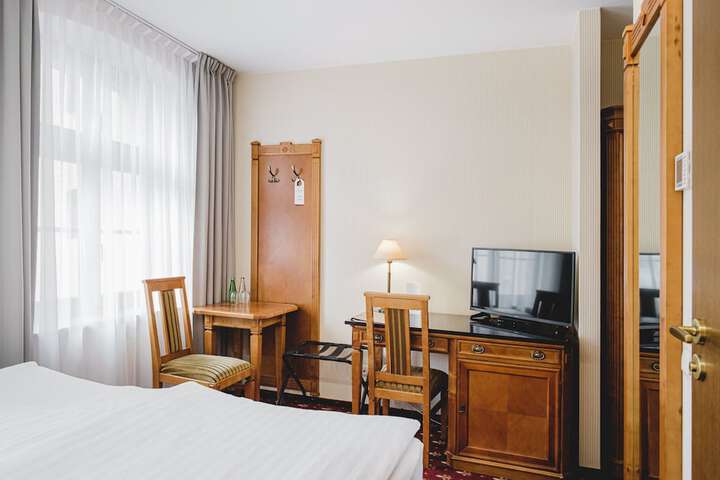 Room 13 of 65