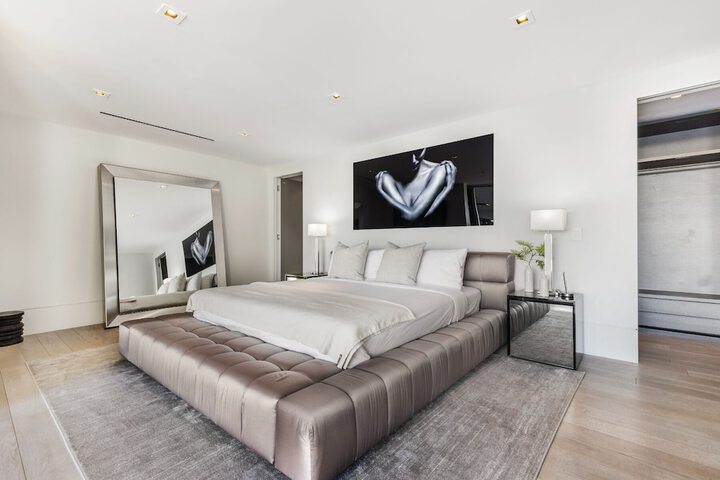 Room 4 of 55