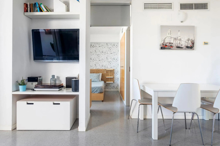 Room 5 of 12