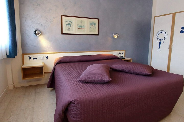 Room 17 of 34
