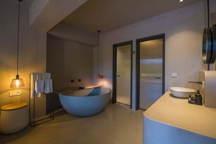 Room 42 of 76