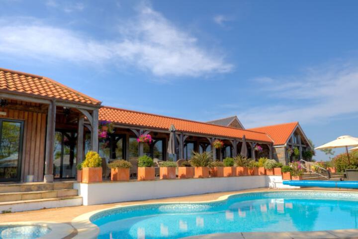 Pool Hotel