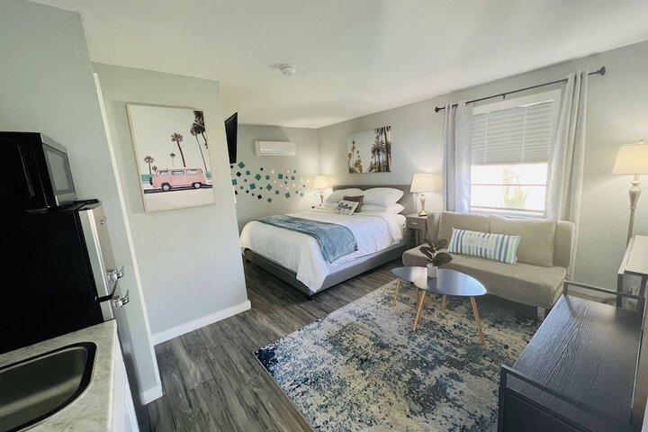 Room 3 of 100