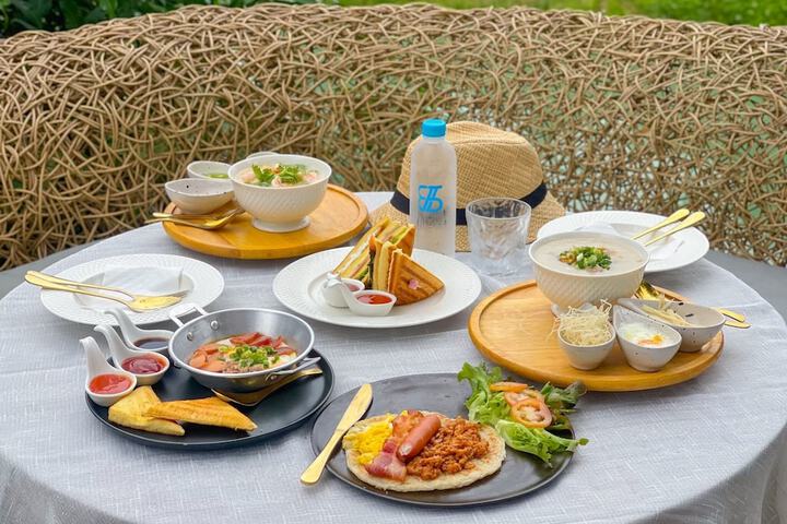 Breakfast/Coffee Service 20 of 32