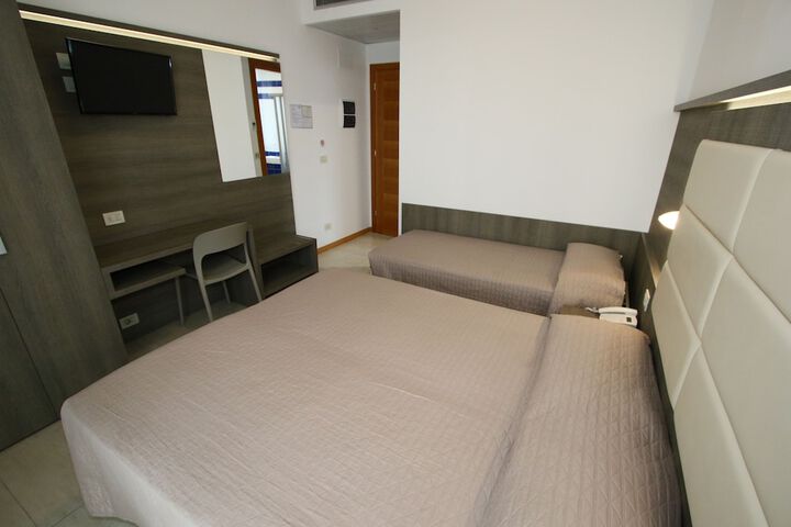Room 8 of 73