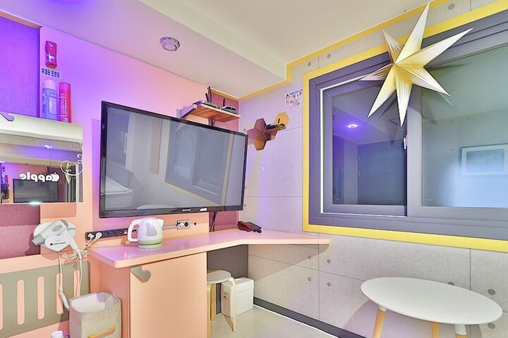 Room 14 of 23
