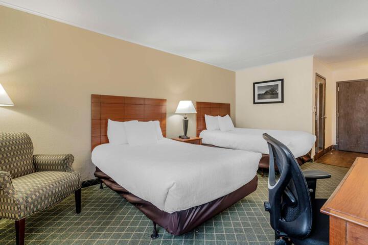 2 Double Accessible Communication Assistance Roll in Shower Full Breakfast (16 of 17)