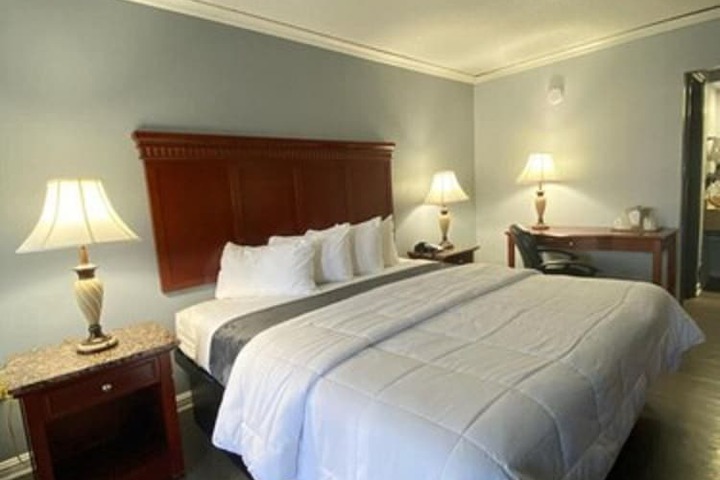 Comfort King Bed (1 of 8)