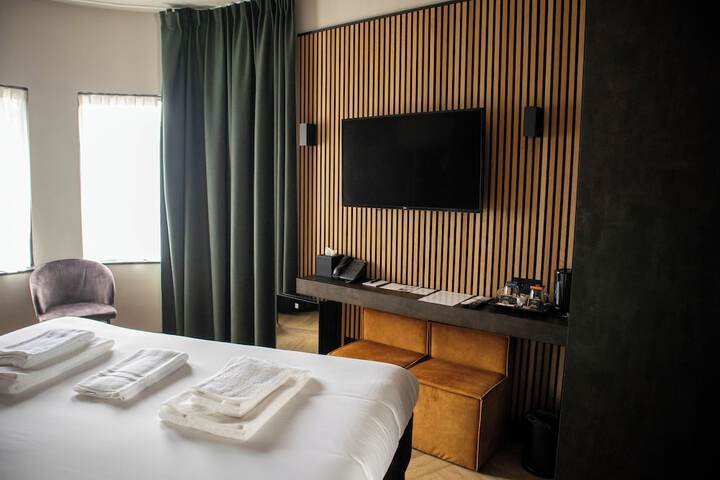 Room 17 of 27