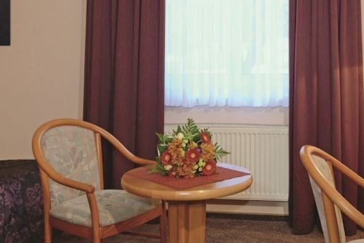 Room 2 of 28