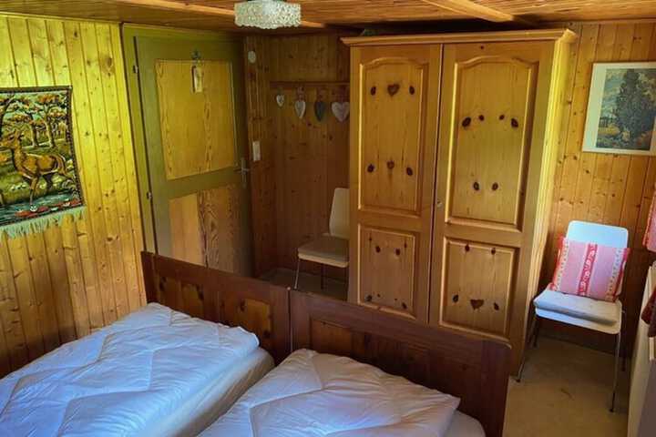 Room 12 of 117