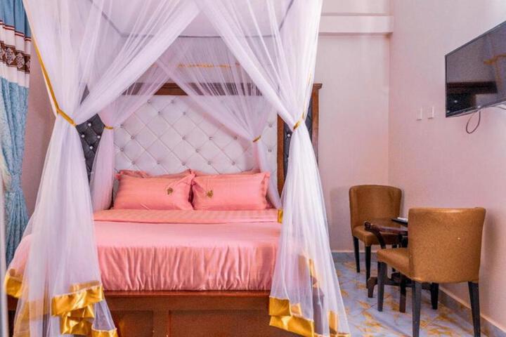 Romeos Hotel Luzira Kampala