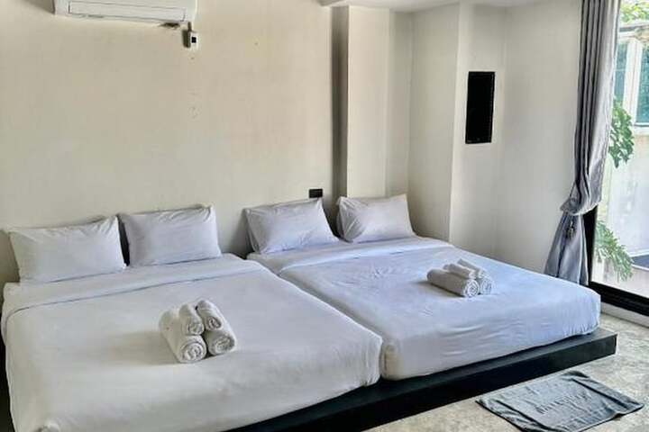 Room 10 of 34